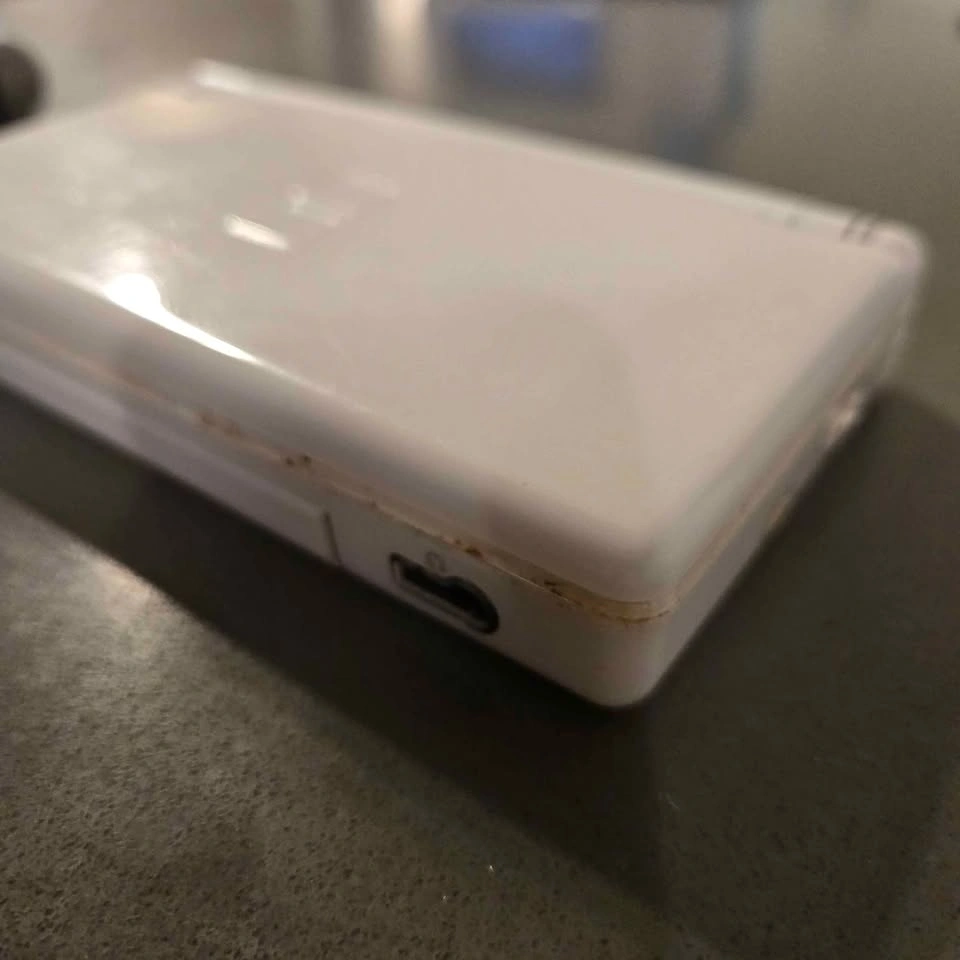 Nintendo DS Lite. With charger and stylus. Very good condition. - photo 5