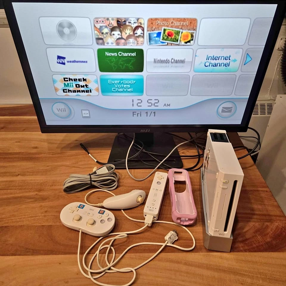 Nintendo Wii Console Bundle. Complete. Fully working.