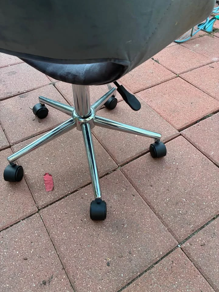 Plush gray task chair - photo 4