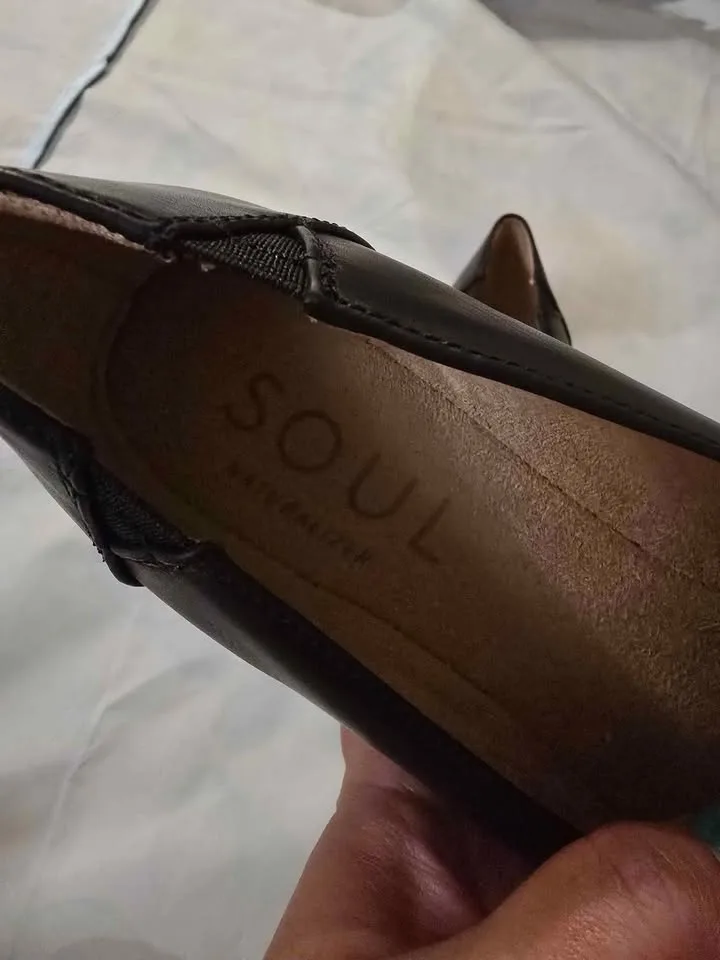 Size 8.5 – SOUL Naturalizer Loafers – $125+ Retail image indicator(2)