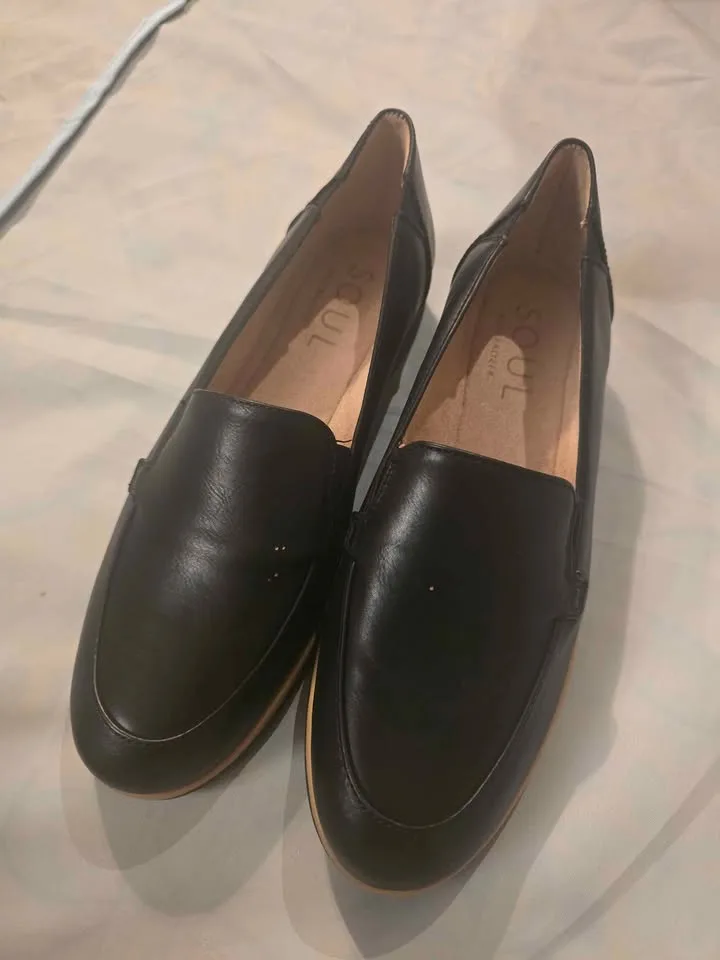 Size 8.5 – SOUL Naturalizer Loafers – $125+ Retail image indicator(5)