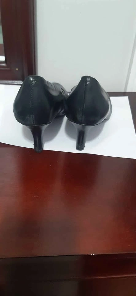 Naturalizer Black leather pumps, low heels - photo 2