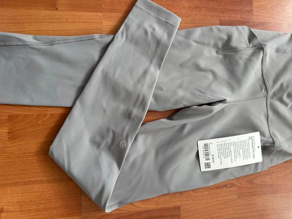 NEW Lululemon Leggings Size 2 - photo 3