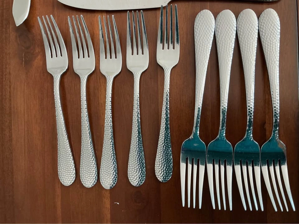 29-Piece Oneida & Towle Hammered Stainless Steel Flatware Set - photo 2
