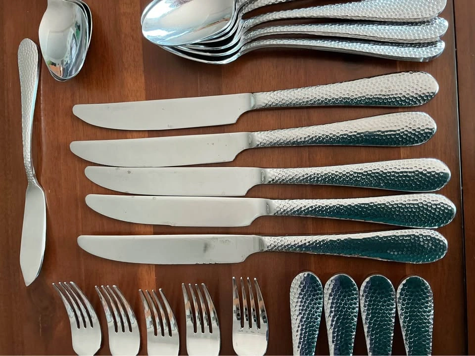 29-Piece Oneida & Towle Hammered Stainless Steel Flatware Set - photo 3