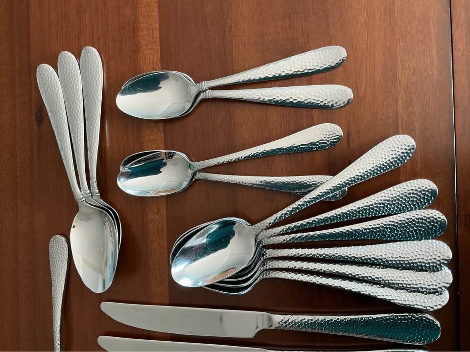 29-Piece Oneida & Towle Hammered Stainless Steel Flatware Set - photo 4