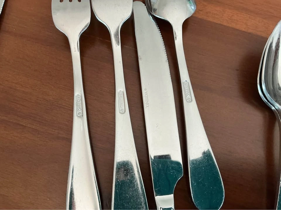 29-Piece Oneida & Towle Hammered Stainless Steel Flatware Set - photo 5