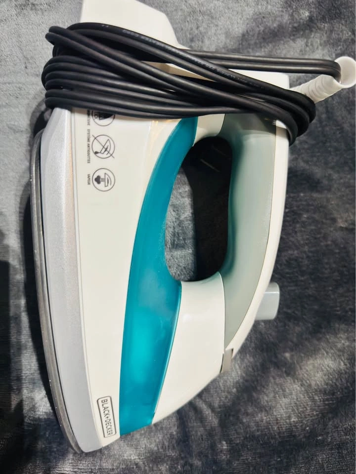 Black+Decker Steam Iron – Good Working Condition - photo 3