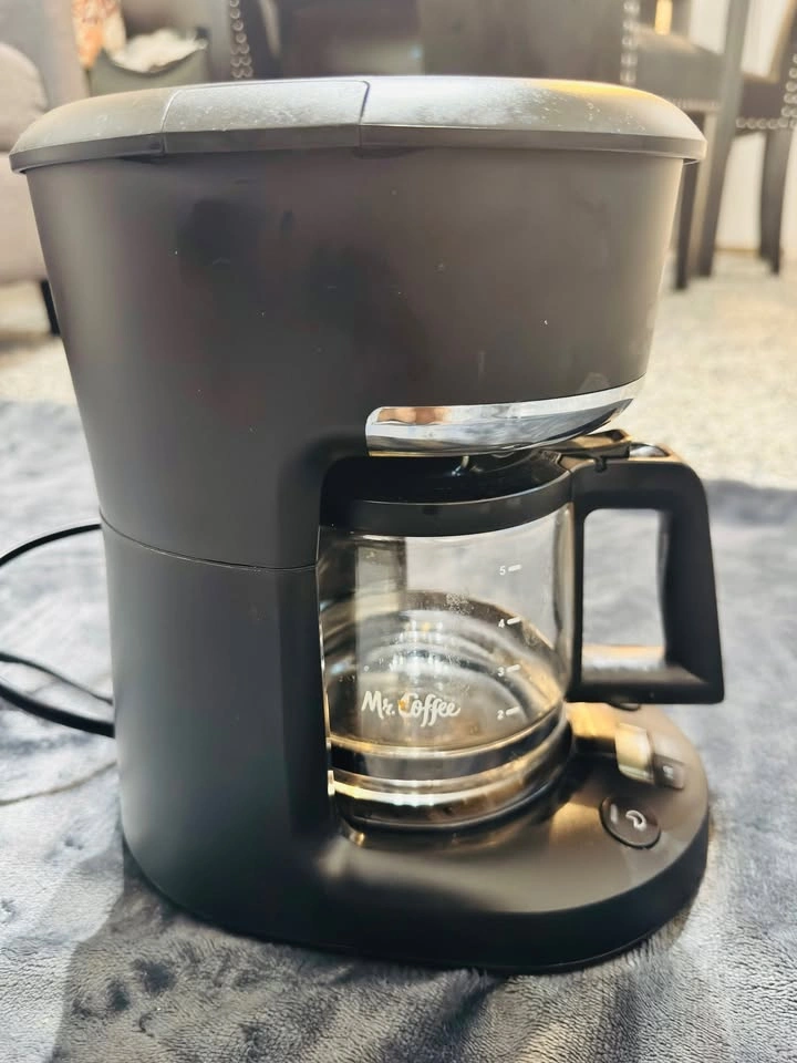 Mr. Coffee 5-Cup Programmable Coffee Maker – Good Condition - photo 2