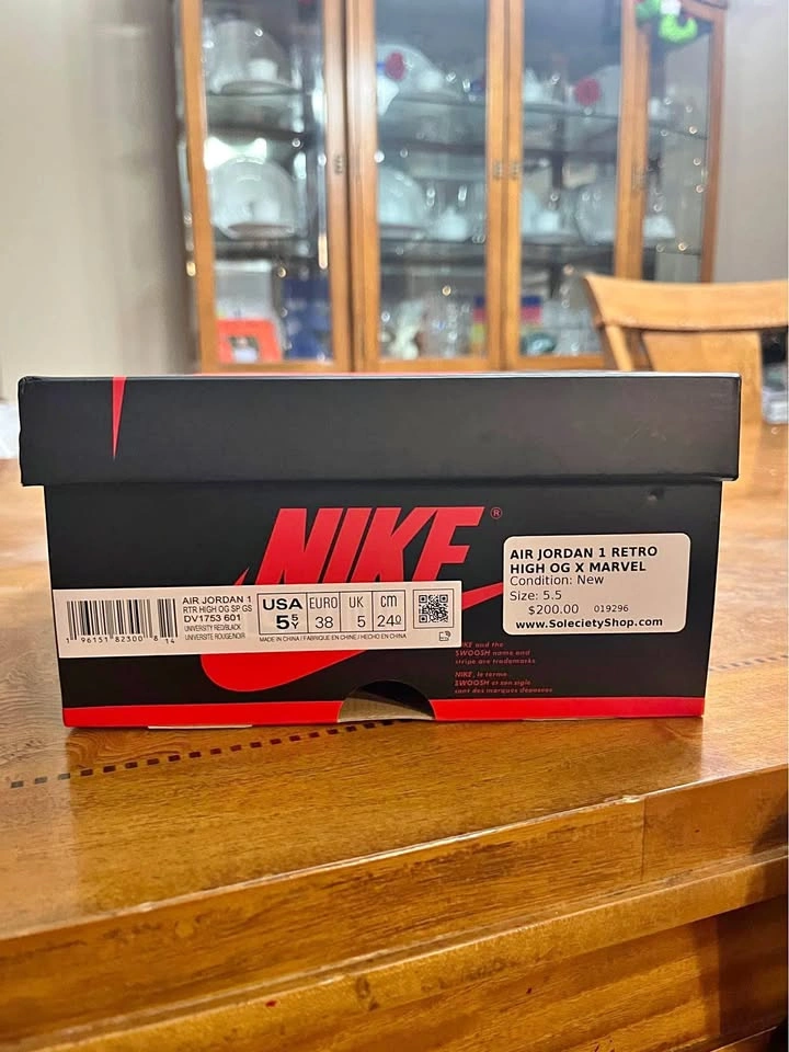 Air Jordan 1 Retro High OG X Marvel size 5.5