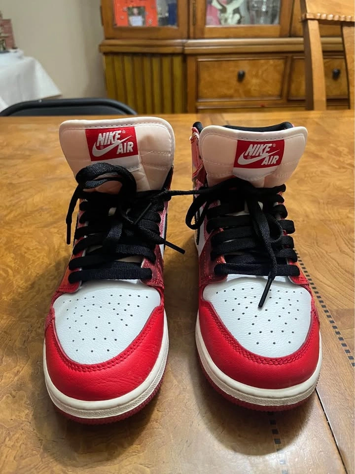 Air Jordan 1 Retro High OG X Marvel size 5.5 - photo 3