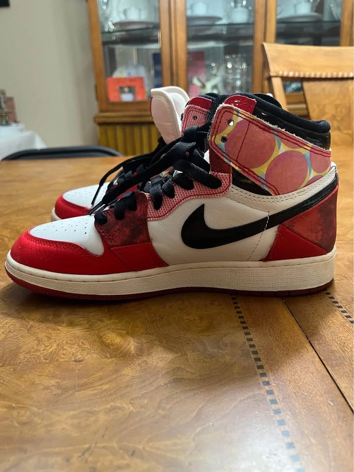 Air Jordan 1 Retro High OG X Marvel size 5.5 - photo 5