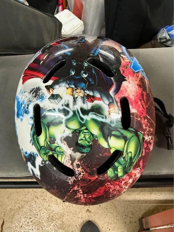Avengers Bike Helmet - photo 2