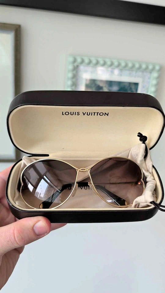 LOUIS VUITTON Daisy Sunglasses Z0262U Gold - Authentic