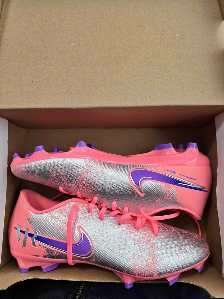 Brand new Size US 8 Nike Men's Zoom Vapor 16 Academy Vini Jr.