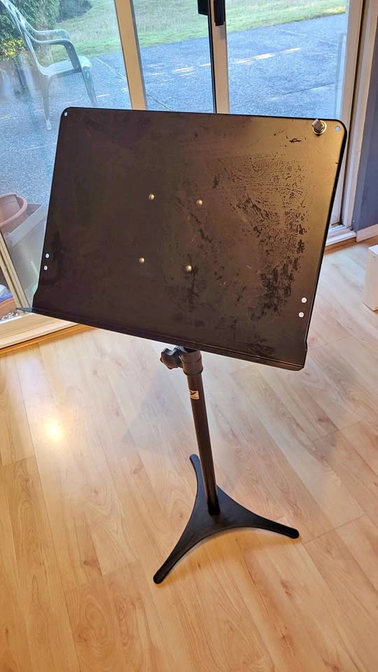 Heavy-Duty Metal Orchestra Music Stand – Sturdy & Adjustable