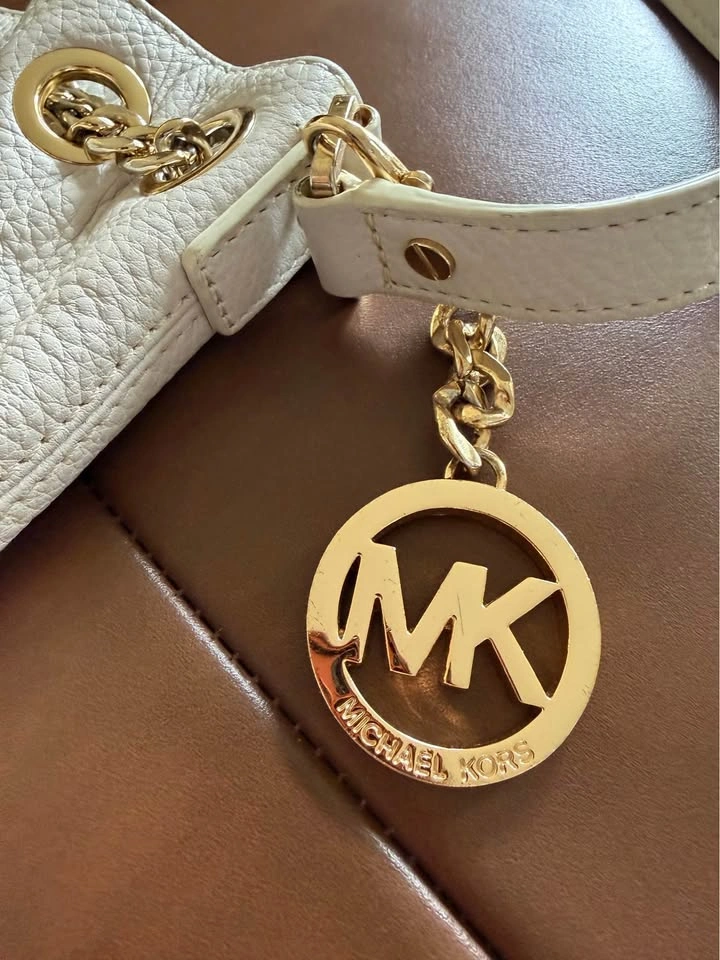 Michael Kors White Leather Handbag – Great Condition - photo 4