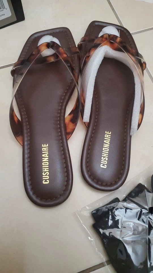 Brand new - CUSHIONAIRE Titan Square Toe Flip Flops - photo 4