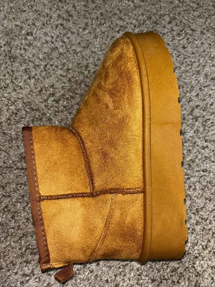 ✨ Size 7.5 – Women’s Tan UGG Boots ✨ image indicator(2)