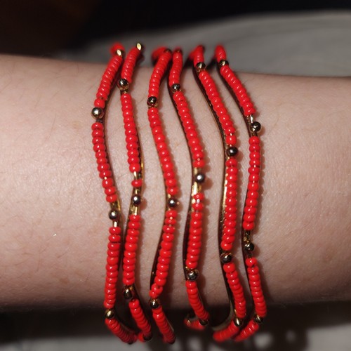 Gold tone and red bead bracelet set of 6 - photo 2