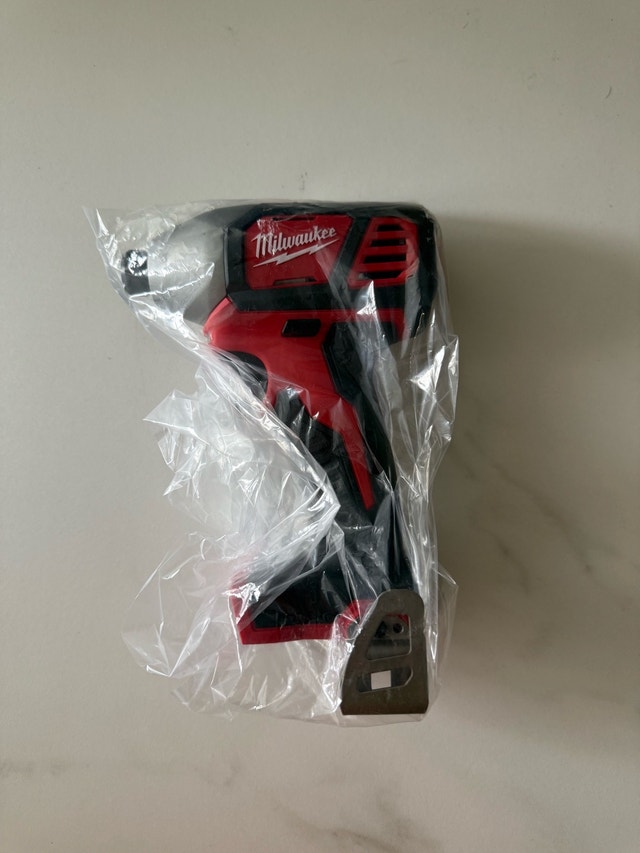 Milwaukee M18 1/4-inch Hex Impact Driver (2656-20) - photo 3