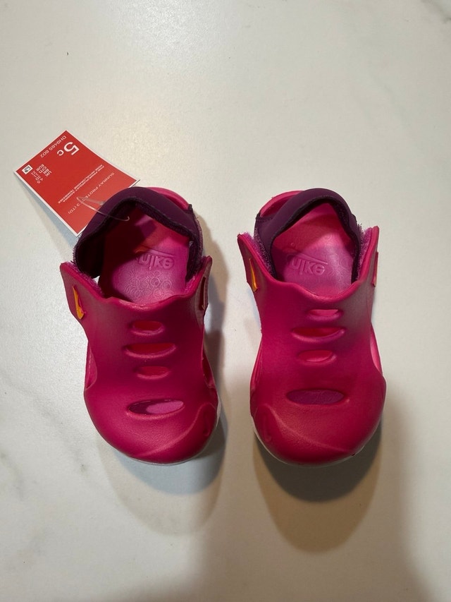 Nike Sunray Protect 3 Sandals Size 5c