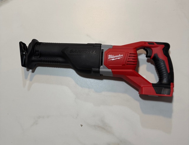 Milwaukee M18 18V Cordless SAWZALL Reciprocating Saw