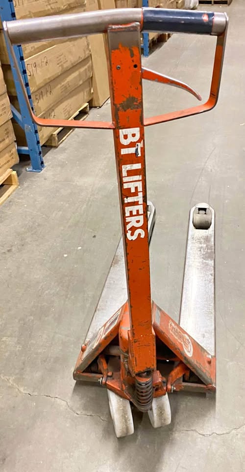 BT Lifters Pallet Jack *needs service/hydraulic fluid*