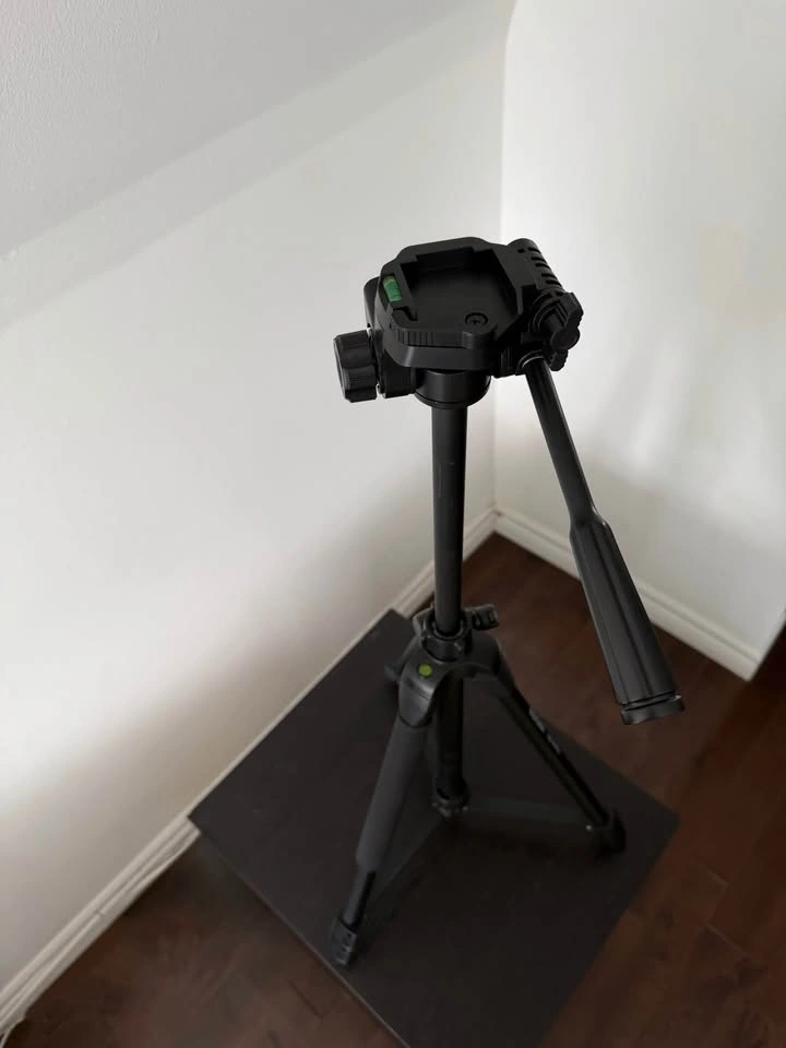 Insignia NS-TRP58 Camera Tripod - photo 2