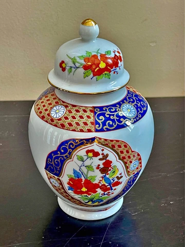 Vintage Porcelain Japanese Ginger Jar, Gold Imari
