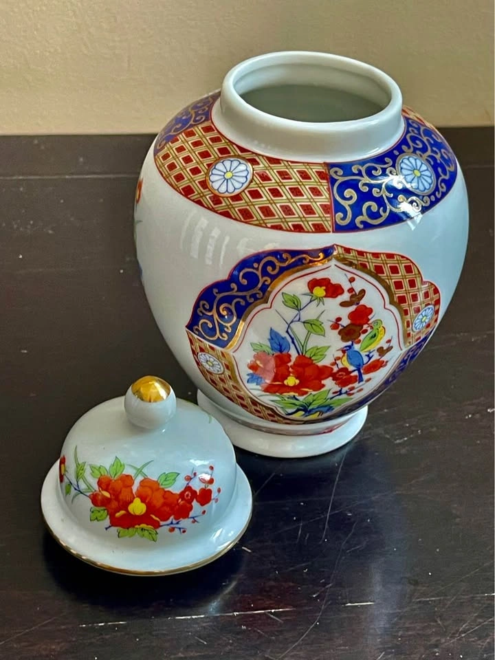Vintage Porcelain Japanese Ginger Jar, Gold Imari - photo 4