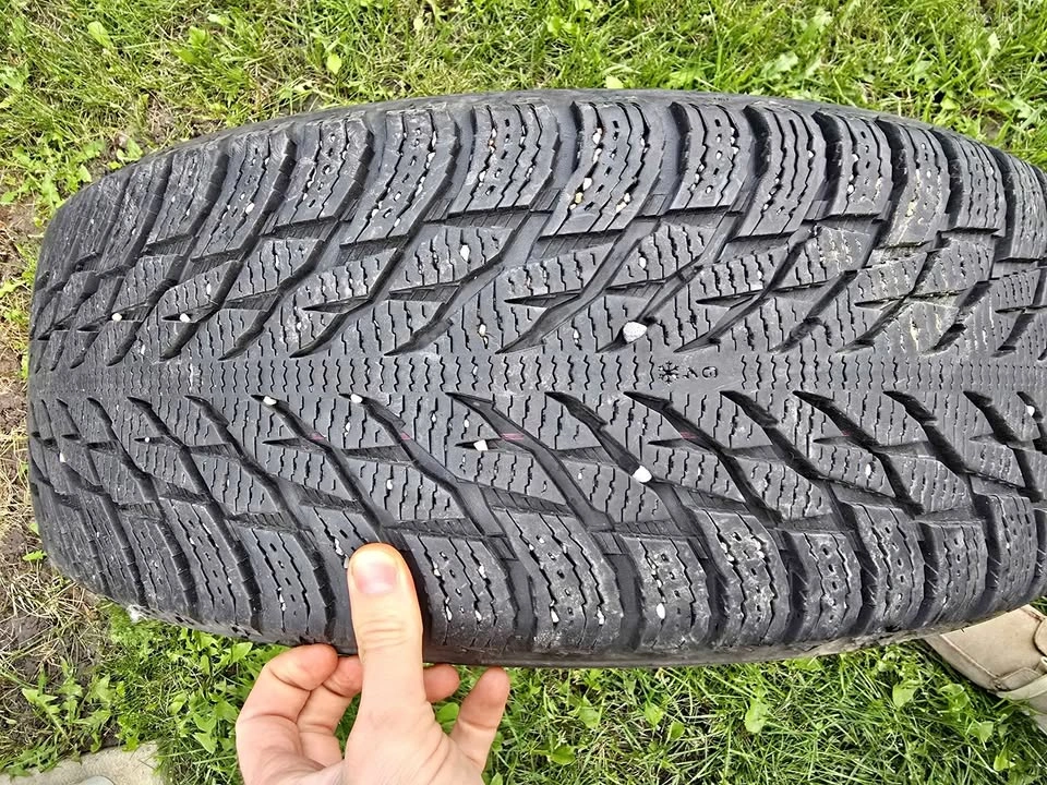 Nokian Hakkapeliitta R3 SUV Winter Tire 235/60R18 107R XL
