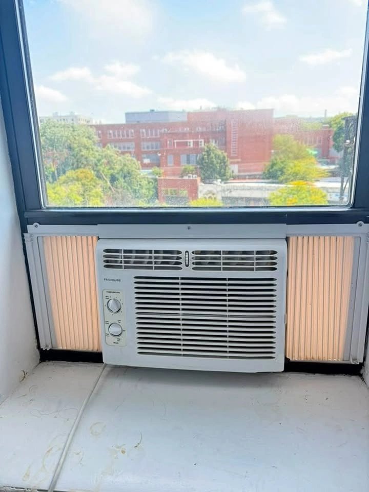 Frigidaire 5,000 BTU Window Air Conditioner – Excellent Conditio