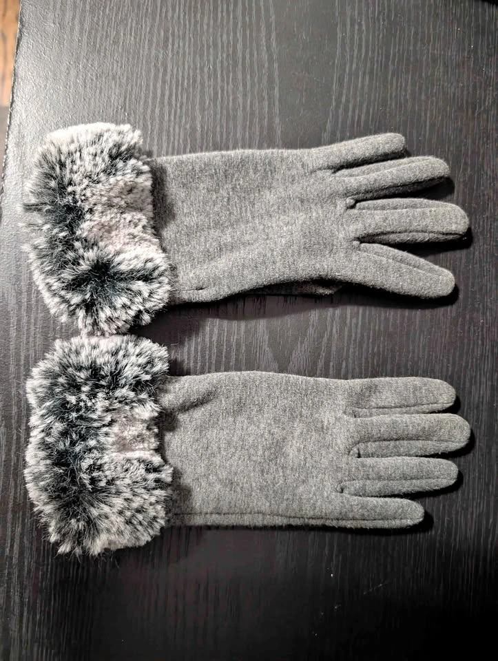 Women's gloves touchscreen pad