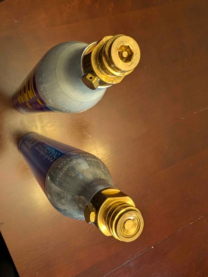 2 Empty Sodastream CO2 Canisters - photo 4