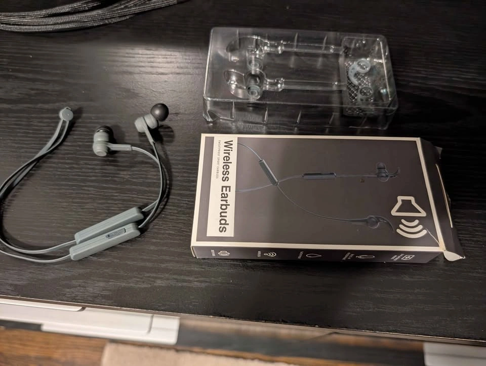 Sweatproof Wireless Sport Earbuds - photo 2
