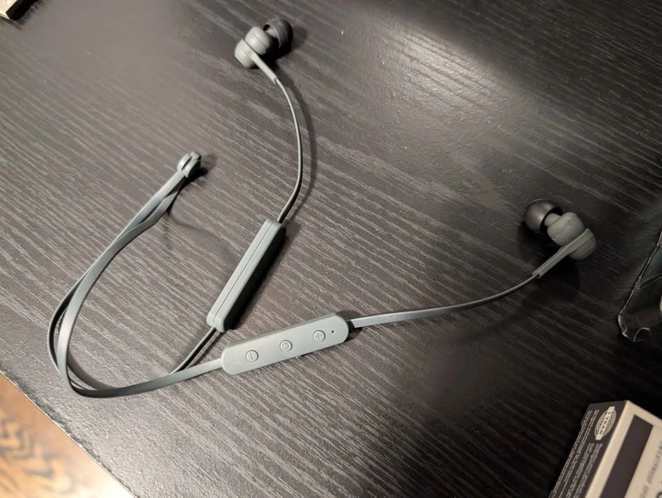 Sweatproof Wireless Sport Earbuds - photo 3