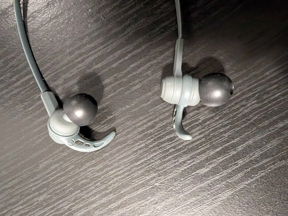 Sweatproof Wireless Sport Earbuds - photo 4
