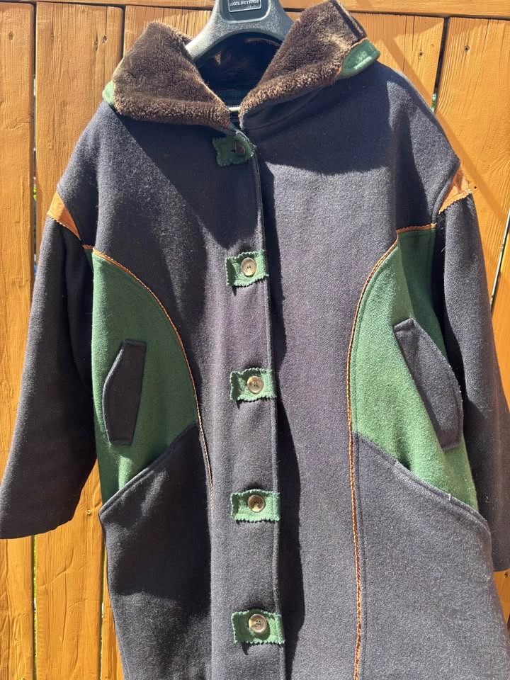 Gorgeous vintage Canadian-made artisan wool coat! - photo 2