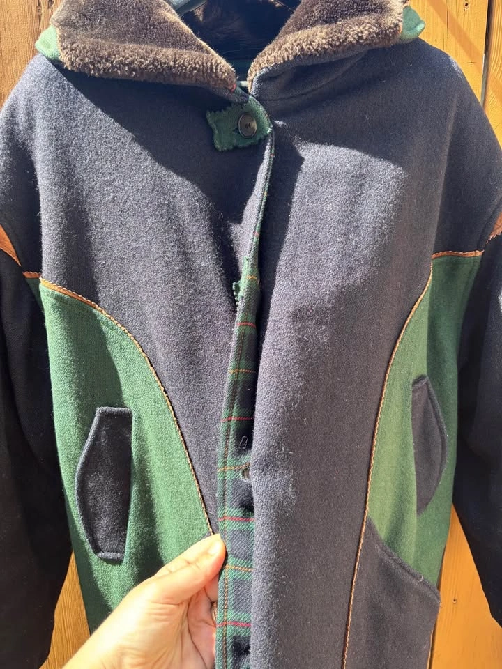 Gorgeous vintage Canadian-made artisan wool coat! - photo 3