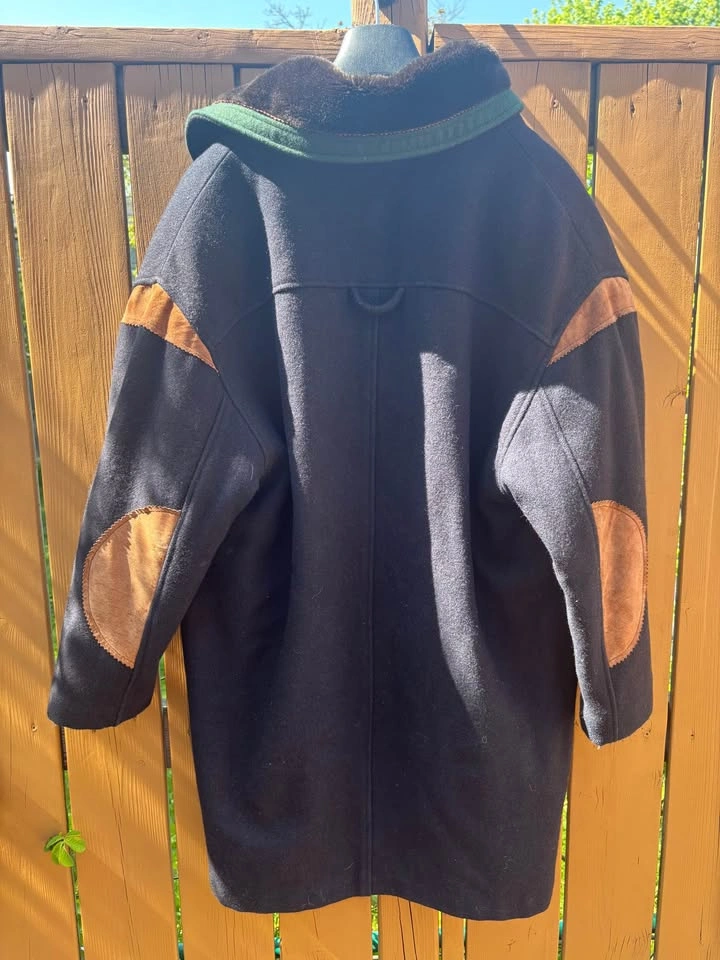 Gorgeous vintage Canadian-made artisan wool coat! - photo 4