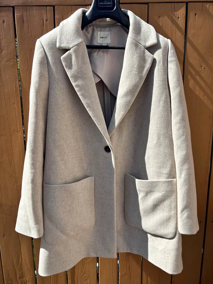 Lovely single breasted wool-blend fall coat
