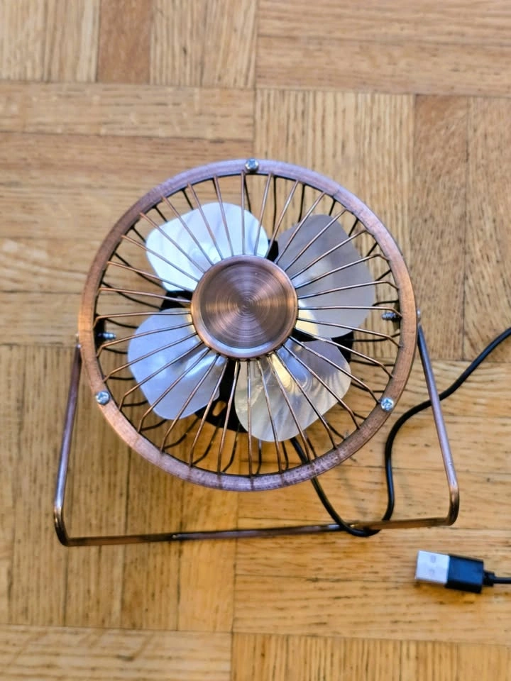 Small Metal Desk Fan - New - photo 2