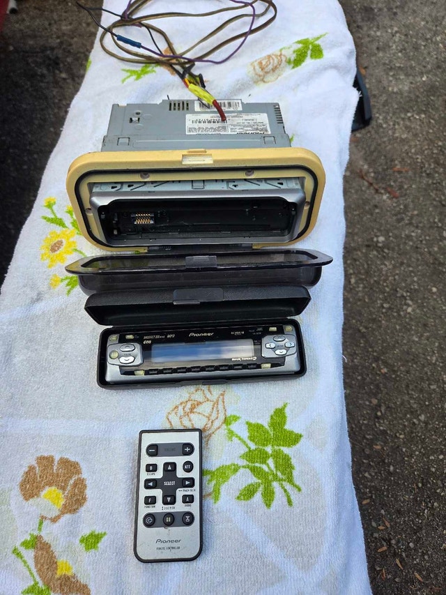 Pioneer DEH-P4500MP Car/ Boat Stereo