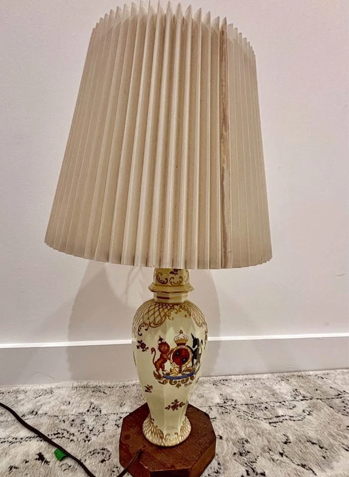 Mid 20s French Vintage Porcelain Coat of Arms Table Lamp