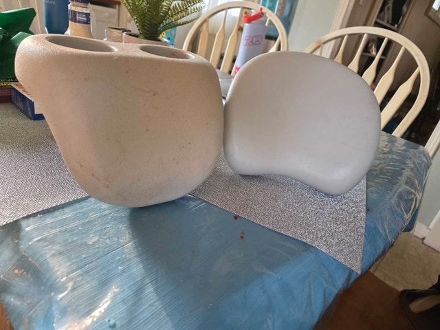 Hot tub cushion and cup holder - photo 2