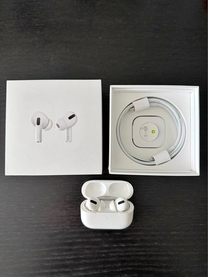 Apple AirPods Pro With MagSafe Charging Case