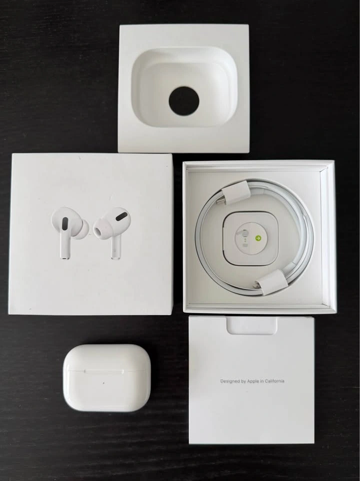 Apple AirPods Pro With MagSafe Charging Case - photo 2