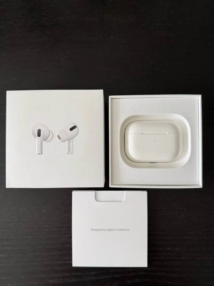 Apple AirPods Pro With MagSafe Charging Case - photo 4