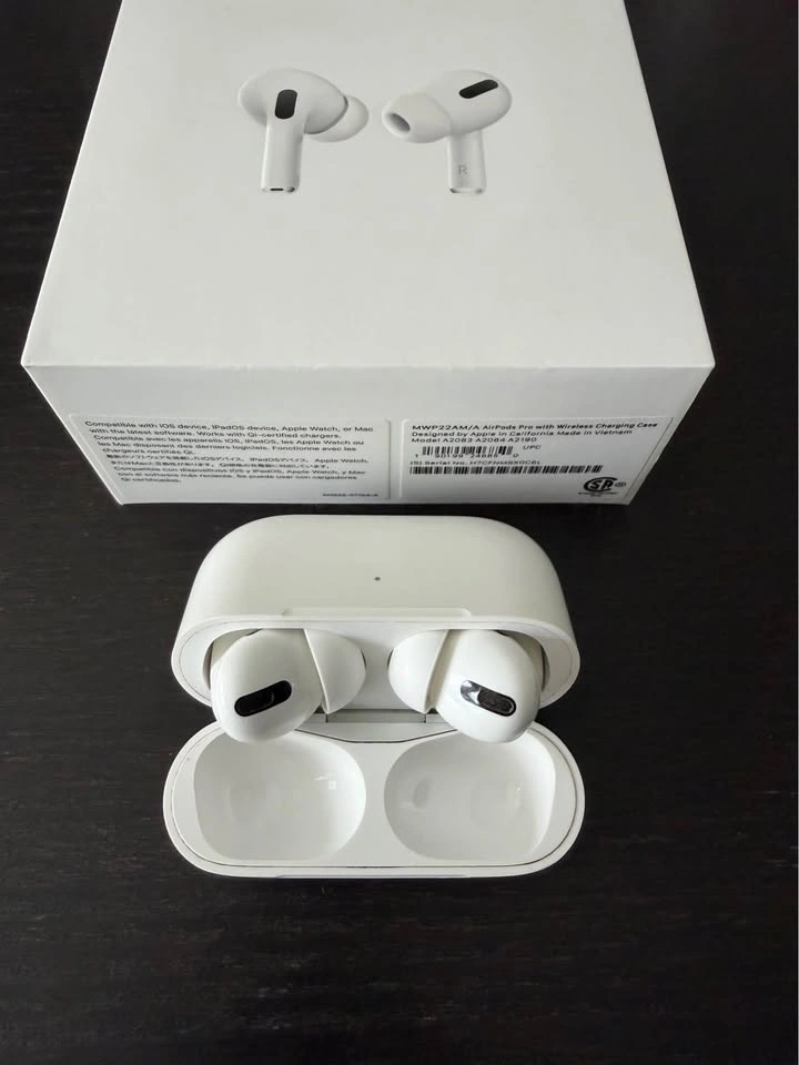 Apple AirPods Pro With MagSafe Charging Case - photo 5